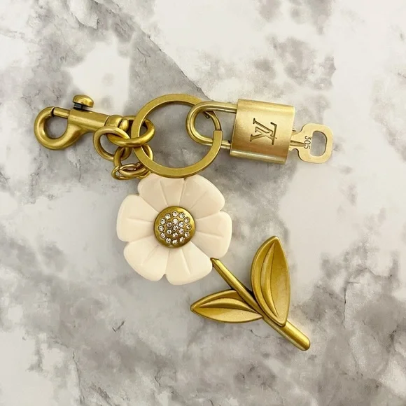 LOUIS VUITTON PadLock & Key #305 with Unbranded Gold Flower Rhinestone Key Chain - Picture 2 of 8